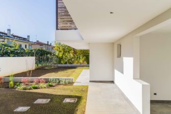 ingresso villa moderna