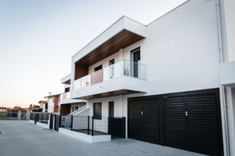 glass_balcony_design